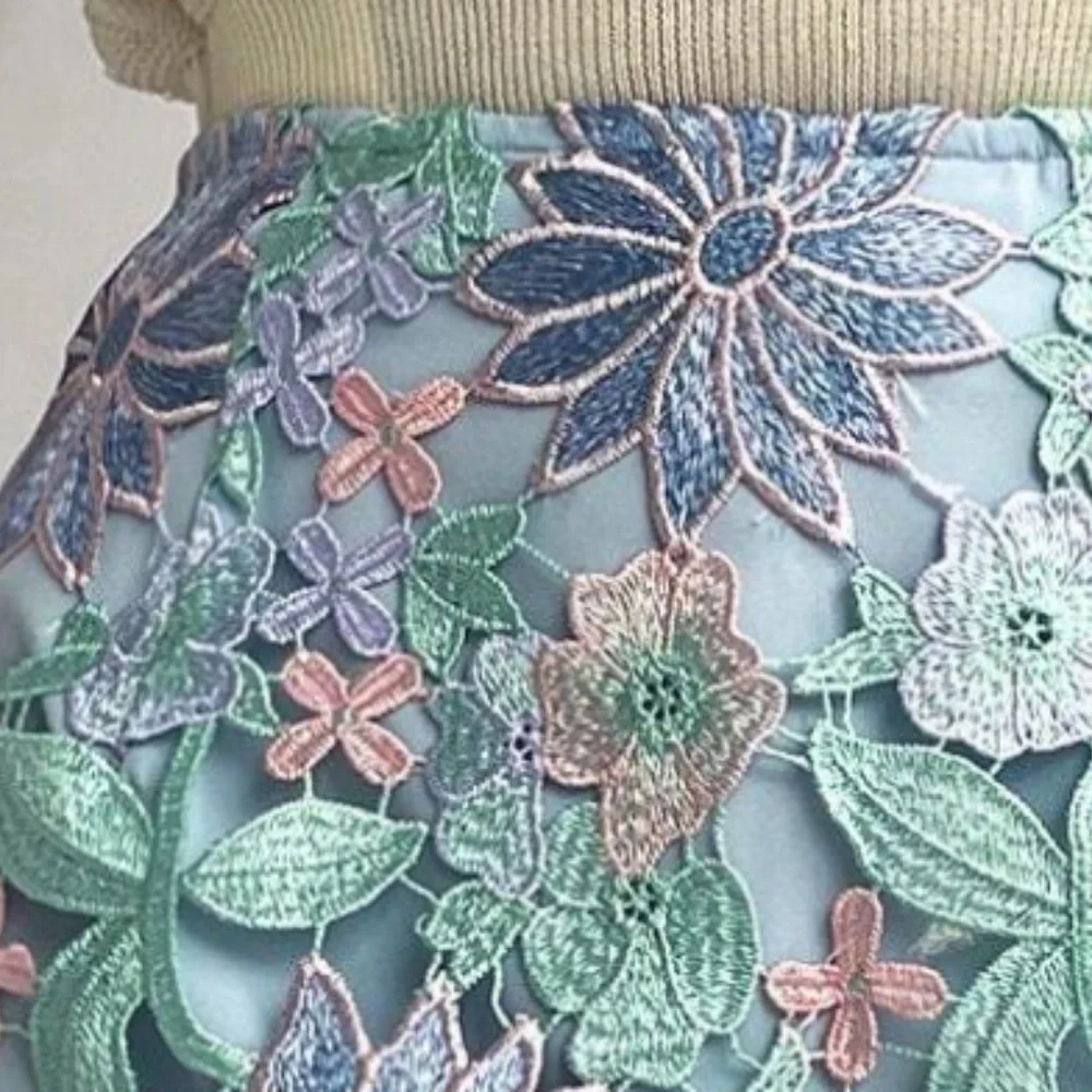 Boho Floral Embroidered High Waisted Mini Skirt - Picture 2 of 4